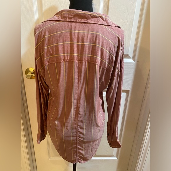 American Eagle-NWT- Mauve-Size XS- Long Sleeve Button Down-Front Tie -Oversized - Picture 3 of 11